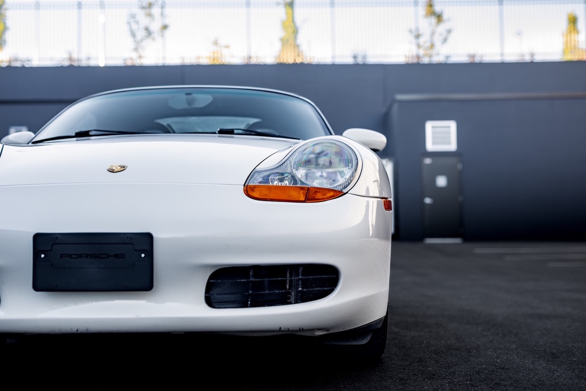 White Porsche 986 Boxster auction gallery photograph 46