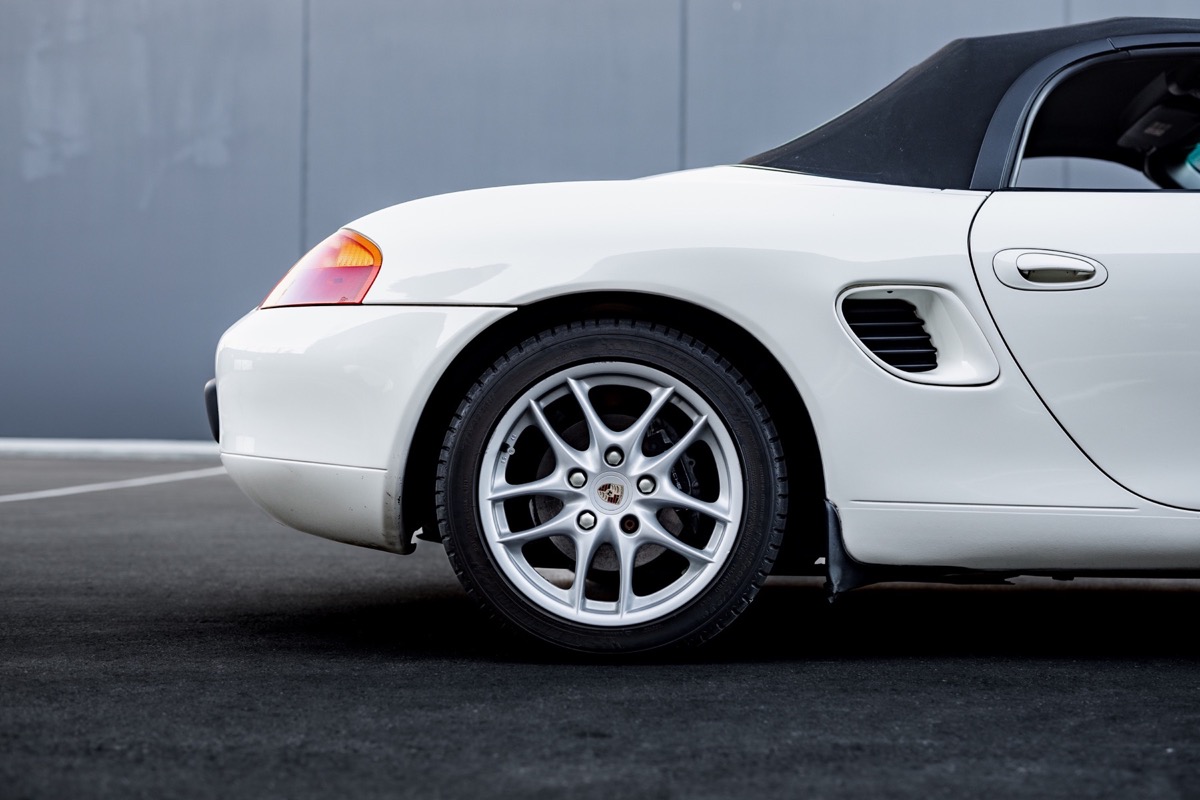 White Porsche 986 Boxster auction gallery photograph 53