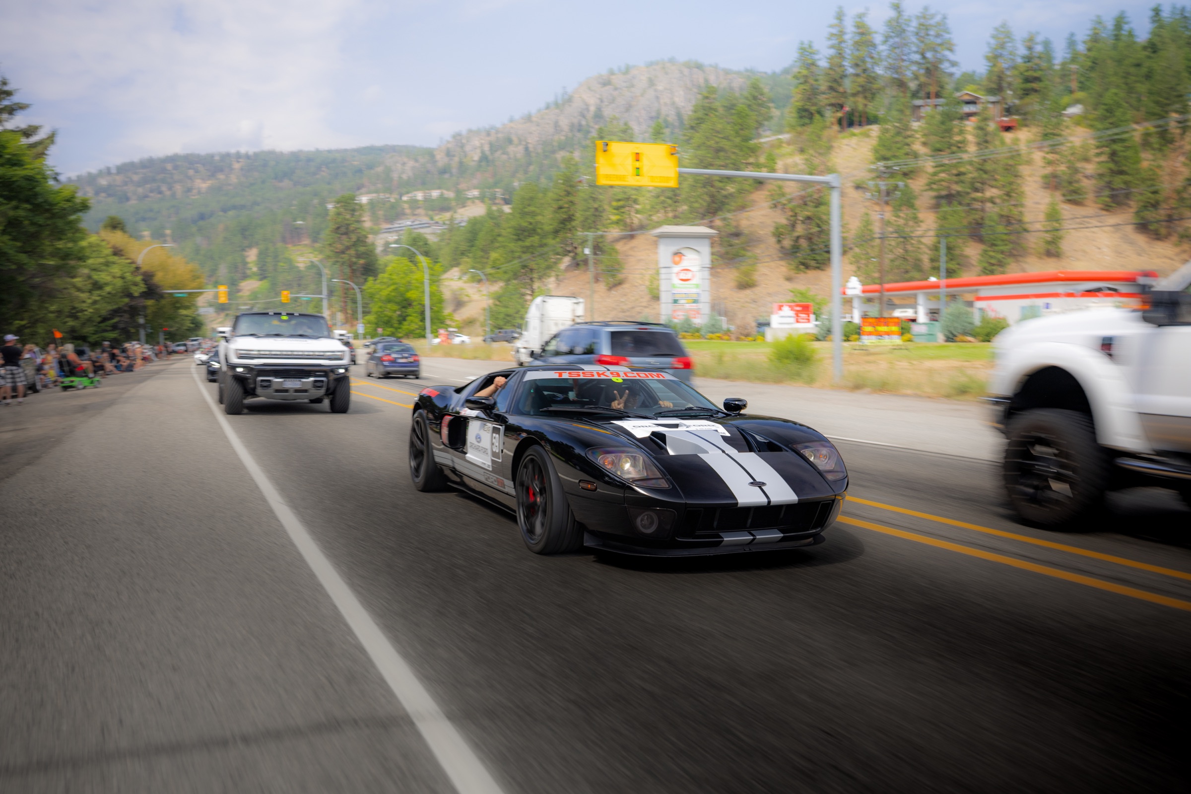 Black Ford GT travelling through Kelowna during the Dream Rally