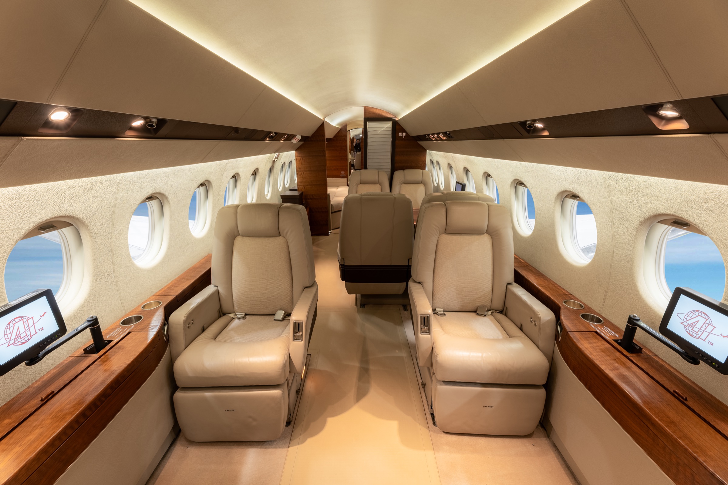 Falcon 900DX forward cabin club seating