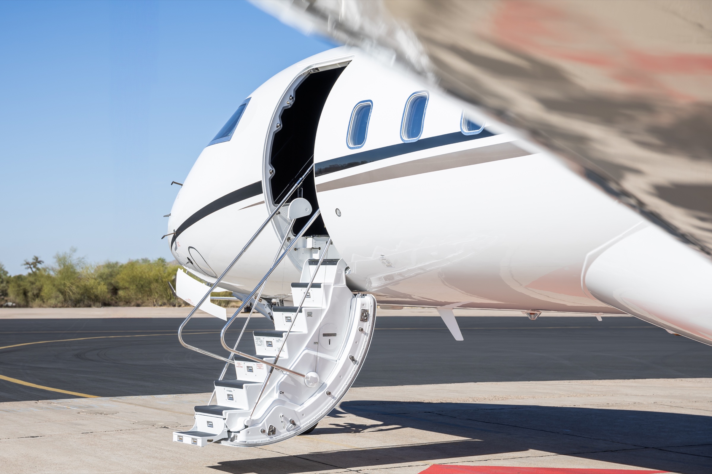 Global 6000 entry stairs and forward fuselage