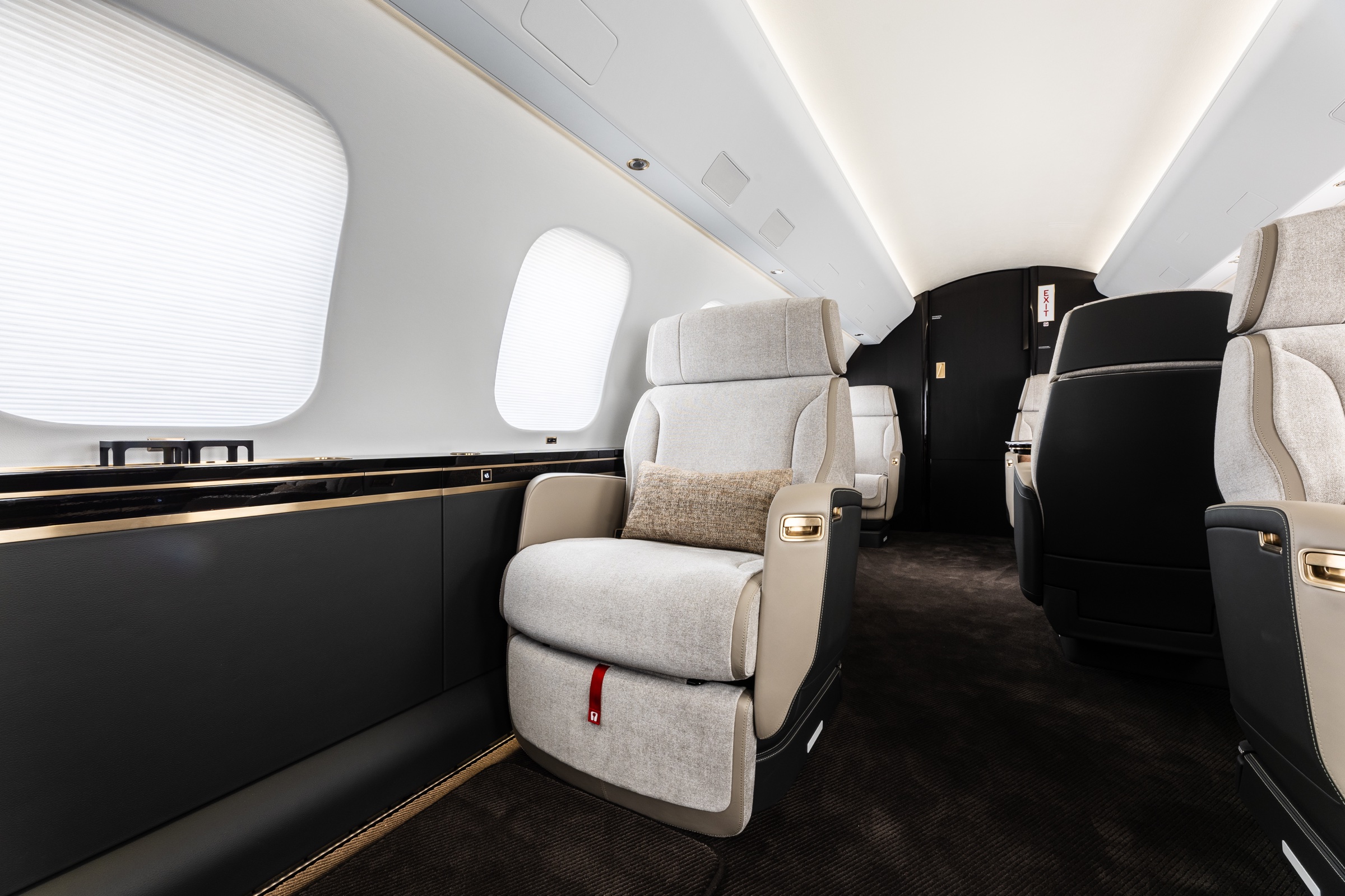 Global 7500 club seat and cabin cabinetry