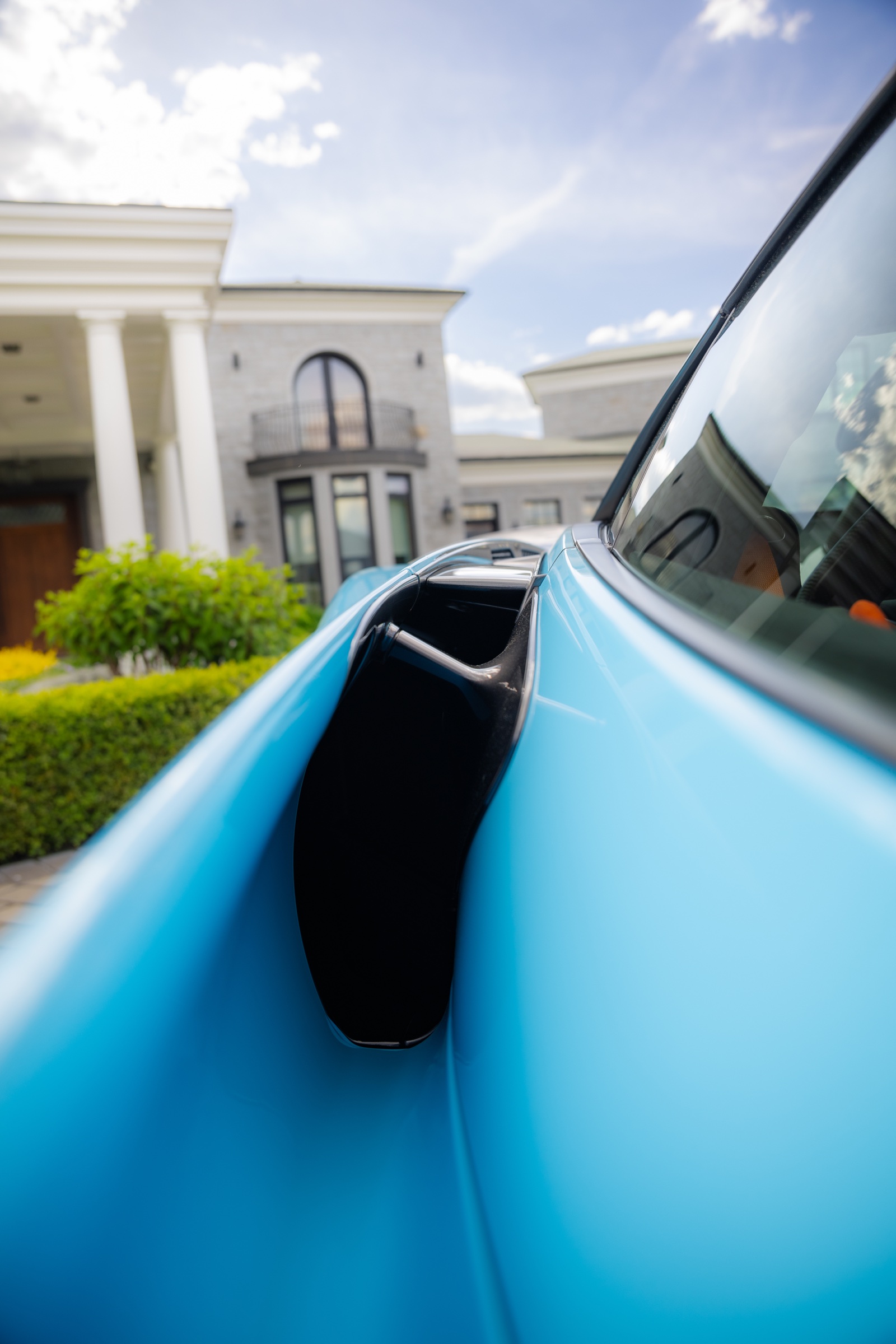 Air intake and blue bodywork detail on a McLaren 765LT