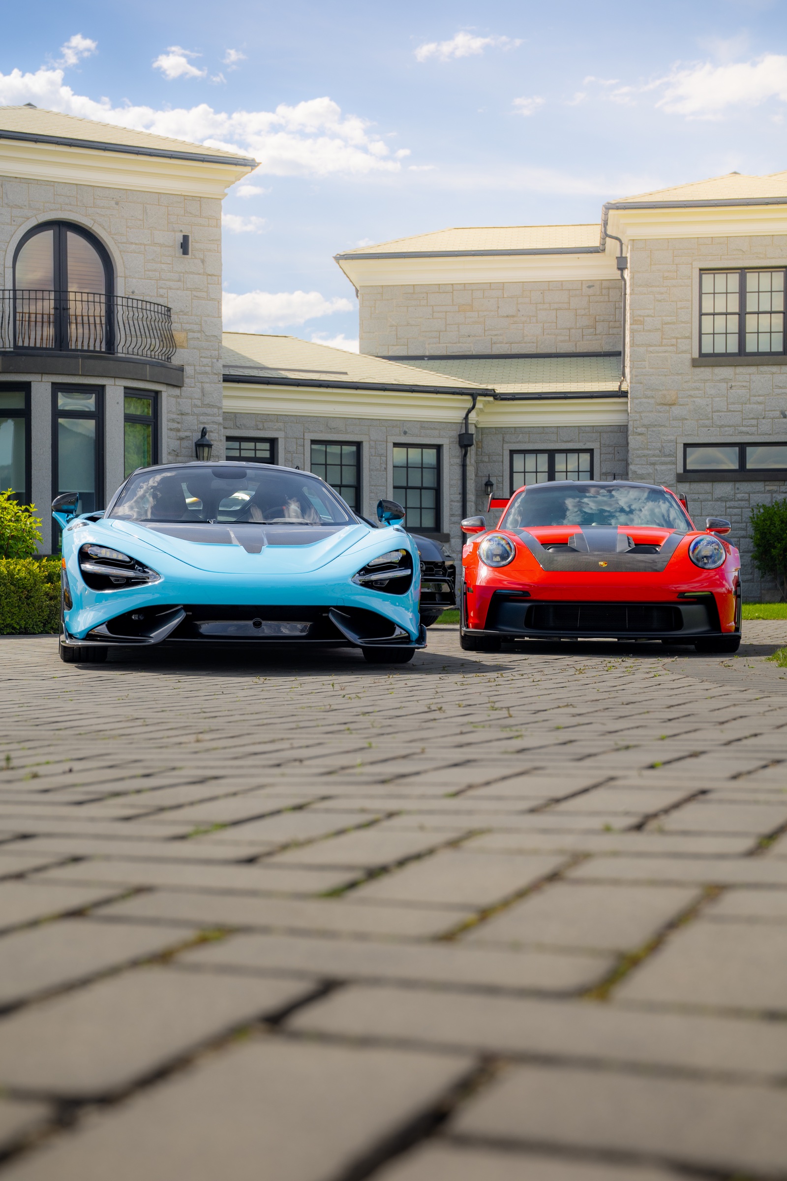 Blue McLaren 765LT and red Porsche 911 GT3 RS photographed together